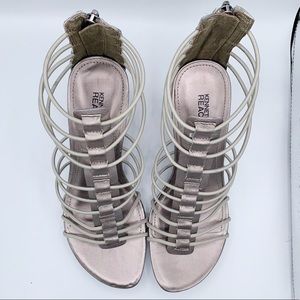 Kenneth Cole Reaction
Women's Spiced Cedar Sandal. Like new!